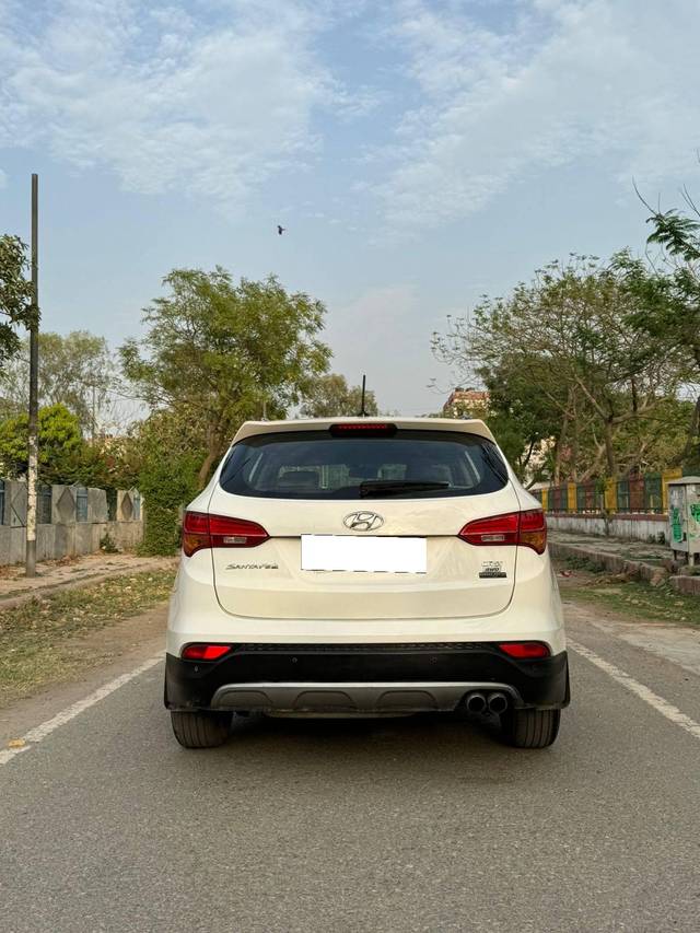 https://images10.gaadi.com/usedcar_image/4193134/original/processed_fce681586de85fdc26dc888d02999453.jpg?imwidth=6402