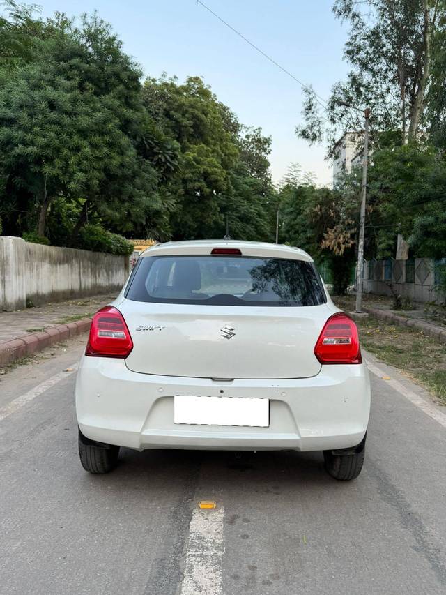 https://images10.gaadi.com/usedcar_image/4193163/original/processed_dc4713d8d003b334d2be1813d0bb1c33.jpg?imwidth=6402