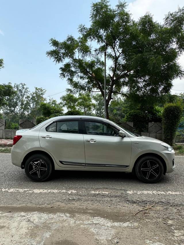 https://images10.gaadi.com/usedcar_image/4193168/original/4e276283c1112a7a765016aea778f905.jpg?imwidth=6402