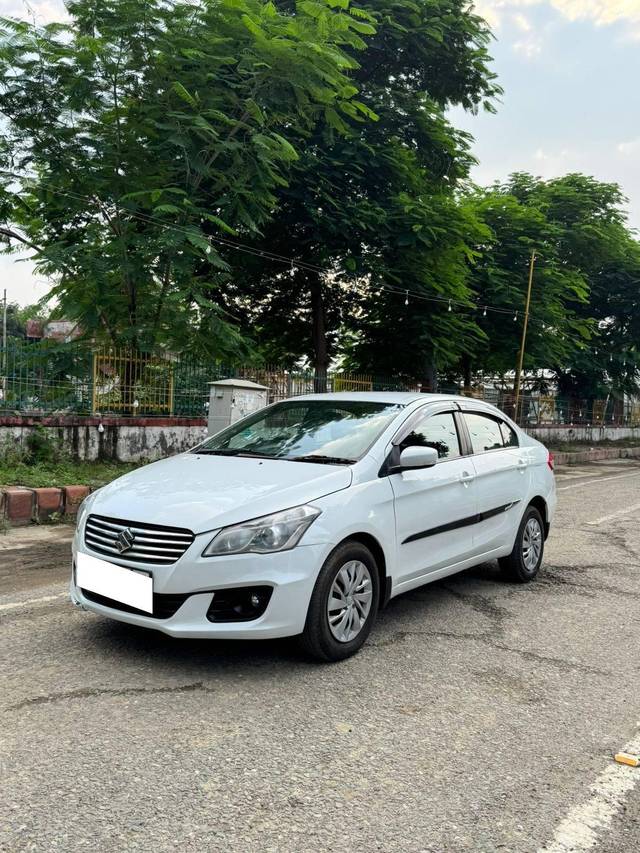 https://images10.gaadi.com/usedcar_image/4193181/original/processed_332c591ead1395beae0ef700f05fd738.jpg?imwidth=6400