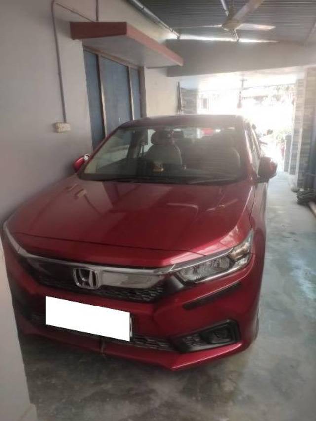 https://images10.gaadi.com/usedcar_image/4193204/original/processed_b7bd5093-23dc-463d-b139-bc676fb3b300.JPG?imwidth=6402