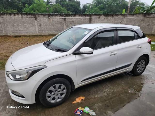 https://images10.gaadi.com/usedcar_image/4193216/original/processed_0c3e1212-8ab7-4537-a994-6e05ed79e896.jpg?imwidth=6402