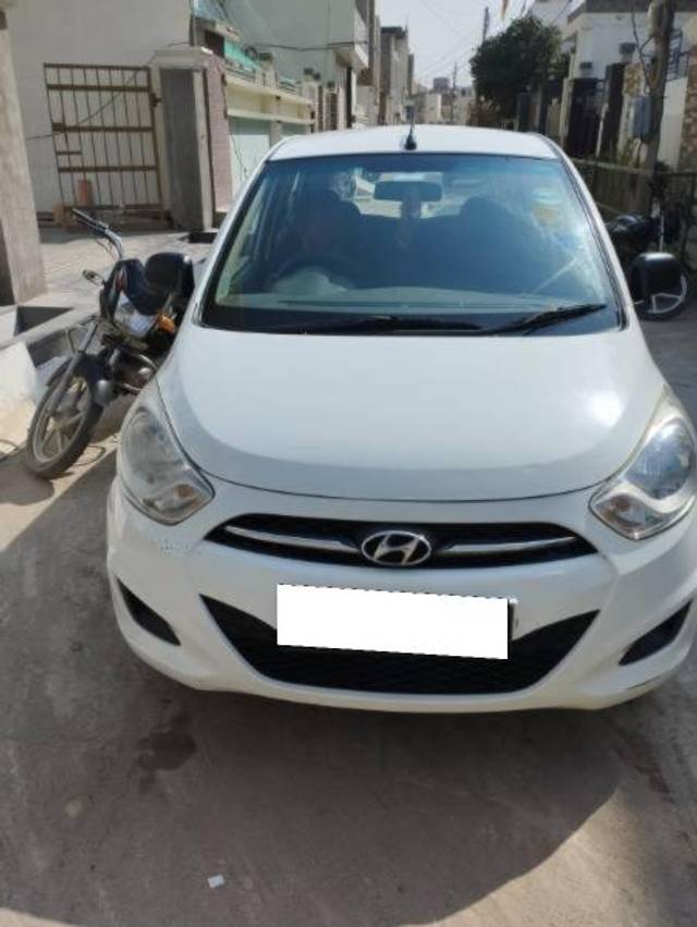 https://images10.gaadi.com/usedcar_image/4193308/original/processed_d84b88ce-bc69-4ad3-b74f-9b23807b9adb.jpg?imwidth=6400