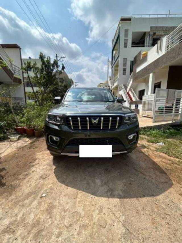 https://images10.gaadi.com/usedcar_image/4193474/original/processed_10b77346-714a-4a1a-9db5-7d453f5482ef.jpg?imwidth=6400