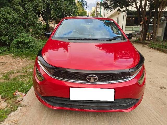 https://images10.gaadi.com/usedcar_image/4193512/original/processed_277f2b49-add9-47cc-9b65-3e5f79e37c5d.jpg?imwidth=6400