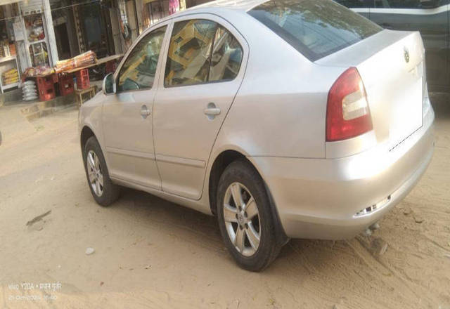 https://images10.gaadi.com/usedcar_image/4193526/original/e35369364783489020e8e7d7ae14a2db.jpeg?imwidth=6401