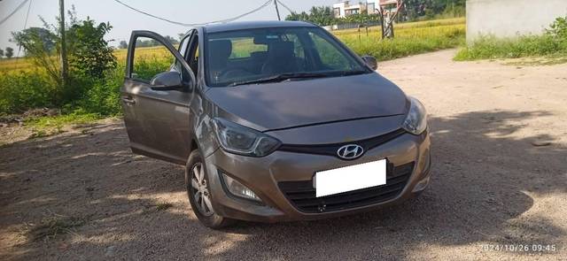 https://images10.gaadi.com/usedcar_image/4193528/original/processed_46ca0bad-151d-4f4e-a745-2ecde1e42ad2.jpg?imwidth=6400