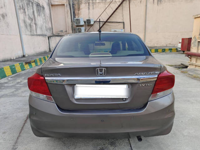 https://images10.gaadi.com/usedcar_image/4193776/original/processed_8a8aa0782aebef4e9f3102007a1b1599.png?imwidth=6402