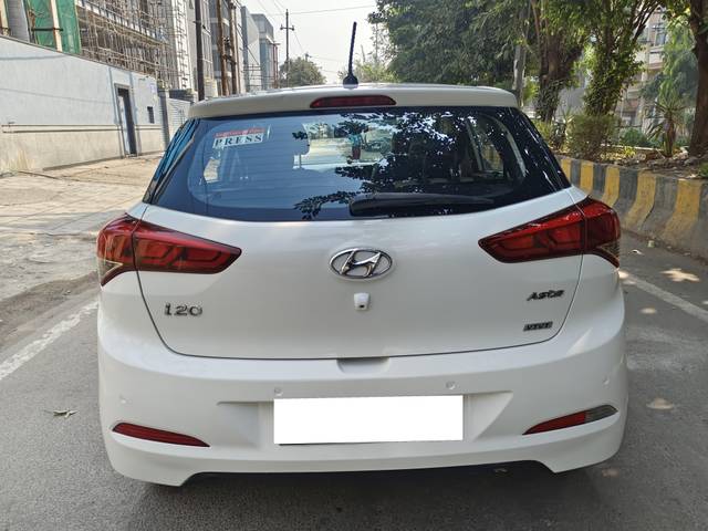 https://images10.gaadi.com/usedcar_image/4193800/original/processed_eb8b448ff7e58ebd79cd65905c1332f2.jpg?imwidth=6401