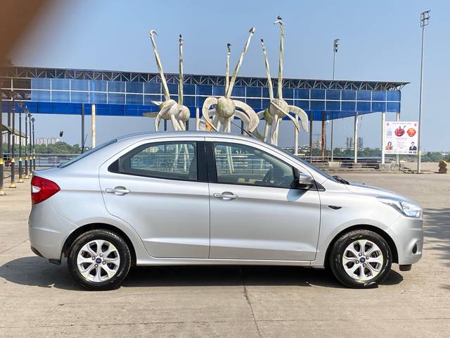 https://images10.gaadi.com/usedcar_image/4193971/original/d52dc9c3e0df7c47e26dc6b8b3880718.jpg?imwidth=6401