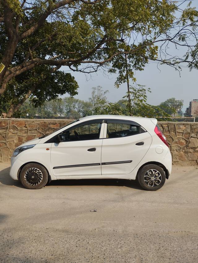 https://images10.gaadi.com/usedcar_image/4194022/original/a40b4df504001e9bcf00e50bf1da5420.jpg?imwidth=6402