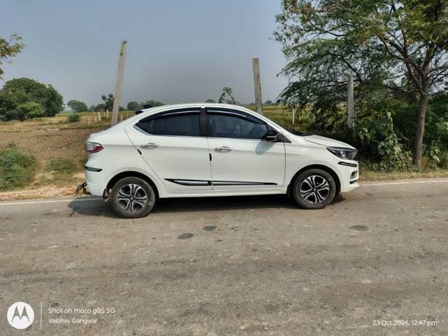 https://images10.gaadi.com/usedcar_image/4194056/original/processed_8300392d-ac22-4862-a165-a31b7b7b8b8d.jpg?imwidth=6402