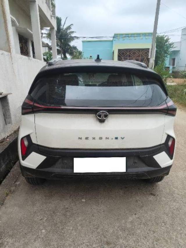 https://images10.gaadi.com/usedcar_image/4194059/original/processed_352e35f6-3650-4b59-9499-825451a80cb7.jpg?imwidth=6402