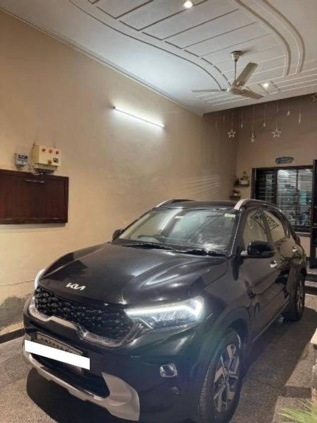 https://images10.gaadi.com/usedcar_image/4194090/original/processed_6d510d6f-e5d0-4a0e-ba7c-1a7c66ba29b8.jpeg?imwidth=6402