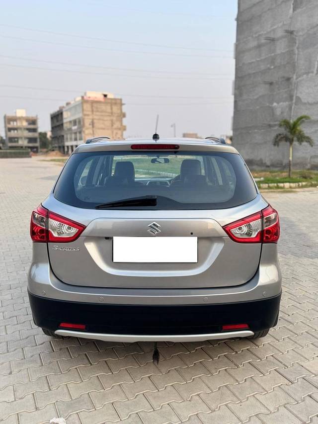 https://images10.gaadi.com/usedcar_image/4194123/original/processed_10829806454fde3a93688e62e6ef4dbc.jpg?imwidth=6402