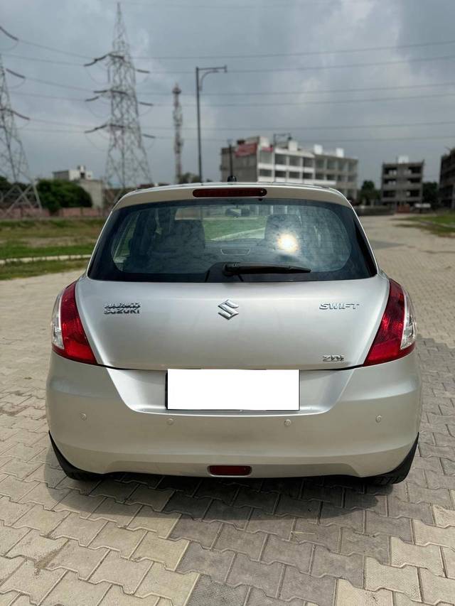 https://images10.gaadi.com/usedcar_image/4194134/original/processed_4282b3aa78409360afa3a56d67237bbb.jpg?imwidth=6402