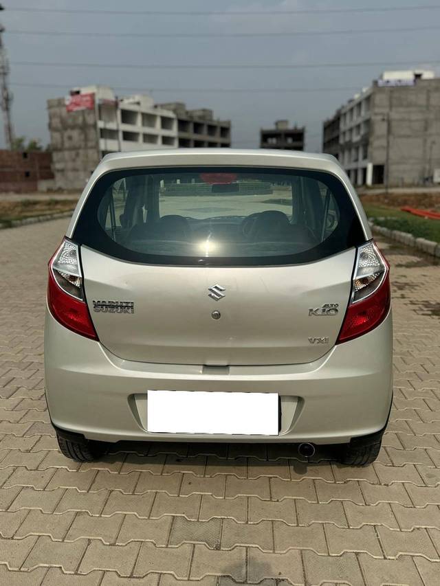 https://images10.gaadi.com/usedcar_image/4194152/original/processed_28a61337e73ab6100082f326e109c3b7.jpg?imwidth=6402