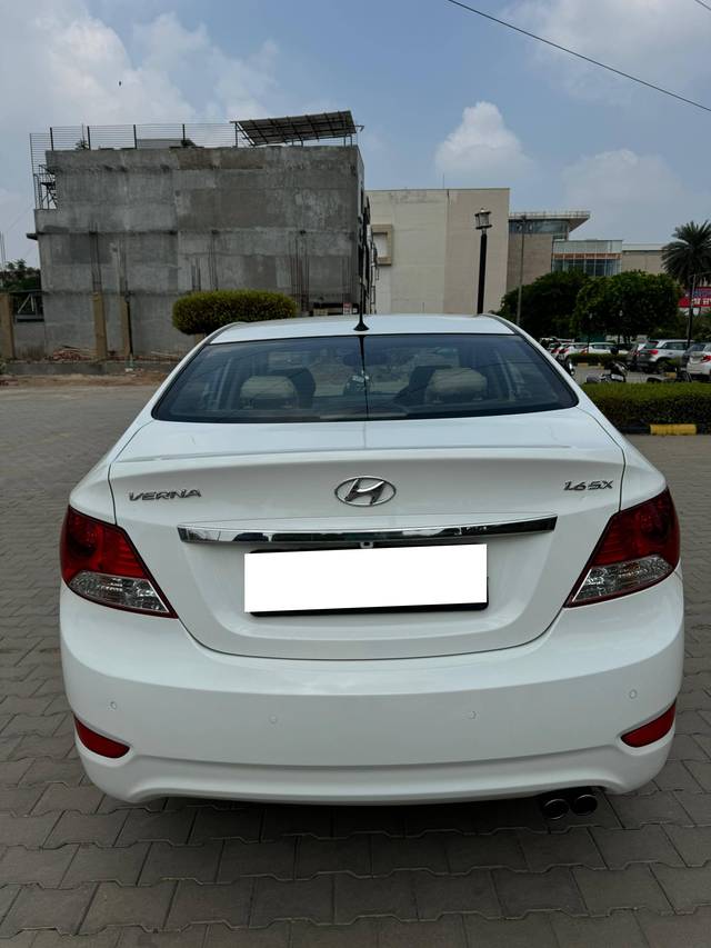 https://images10.gaadi.com/usedcar_image/4194158/original/processed_c6288bece66b1e490f7f46a3453ffe33.jpg?imwidth=6402