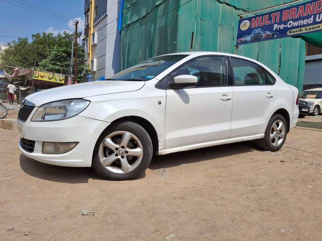 https://images10.gaadi.com/usedcar_image/4194198/original/processed_ddafecc3f3b77272360ddeb05377b362.jpg?imwidth=6400