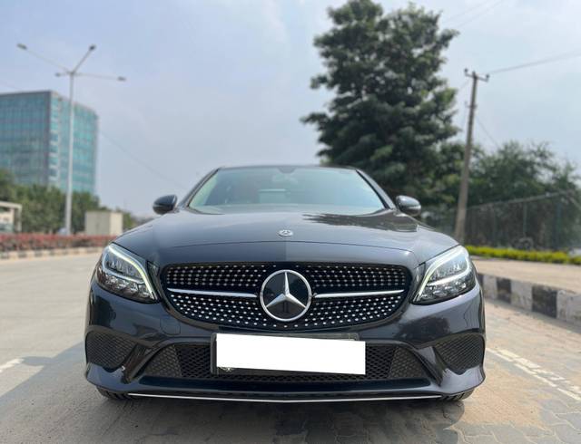 https://images10.gaadi.com/usedcar_image/4194202/original/processed_3da7de5aeb21c92e1e236cb62738f811.jpg?imwidth=6400