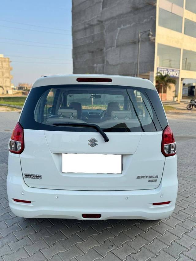 https://images10.gaadi.com/usedcar_image/4194229/original/processed_6f9a11bd1c68ea52e44e3f5c3c237dd5.jpg?imwidth=6402