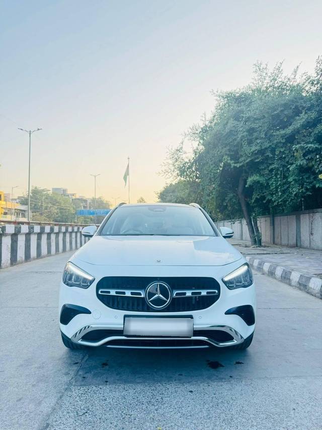 https://images10.gaadi.com/usedcar_image/4194263/original/processed_22af484f67ff8a1e961236fe3fb54f98.jpg?imwidth=6400