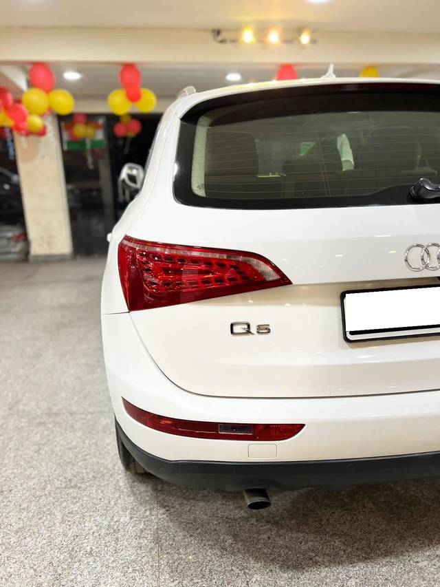 https://images10.gaadi.com/usedcar_image/4194268/original/processed_d9cdcc4ba2a20b2c3ee1451857d7b45b.jpg?imwidth=6402