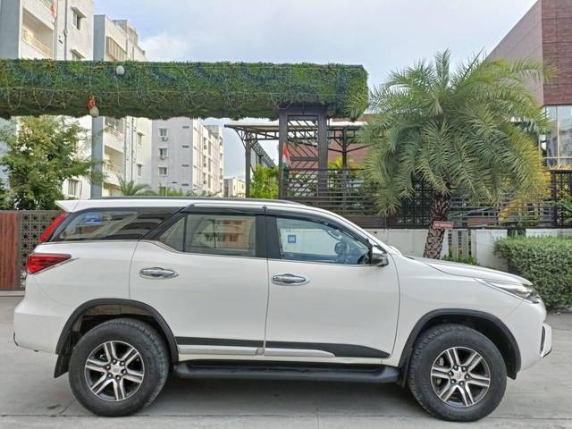 https://images10.gaadi.com/usedcar_image/4194276/original/processed_f0c441569026050d5c9c8e1782daac01.jpg?imwidth=6401