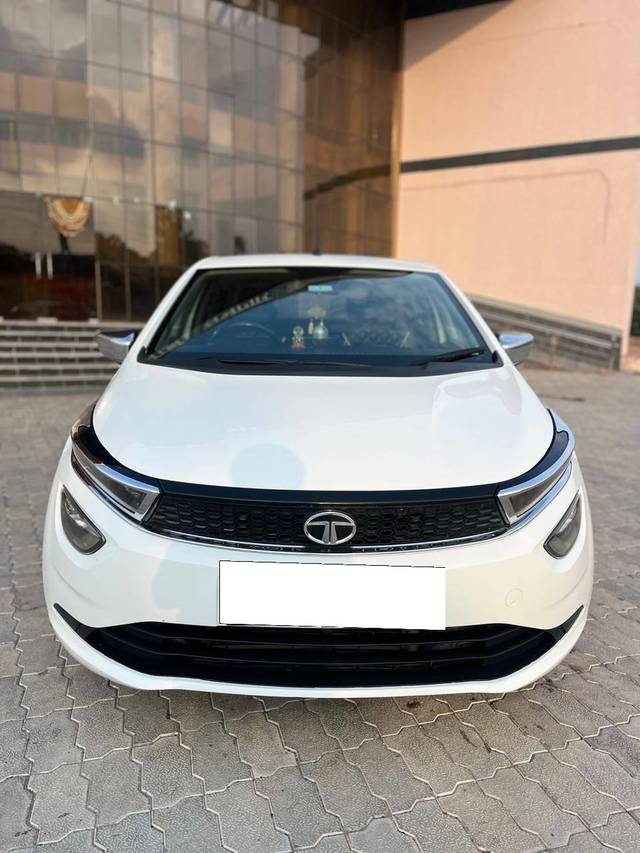 https://images10.gaadi.com/usedcar_image/4194463/original/processed_24fa3dcae20969e59ea044f31d6d00d8.jpg?imwidth=6400