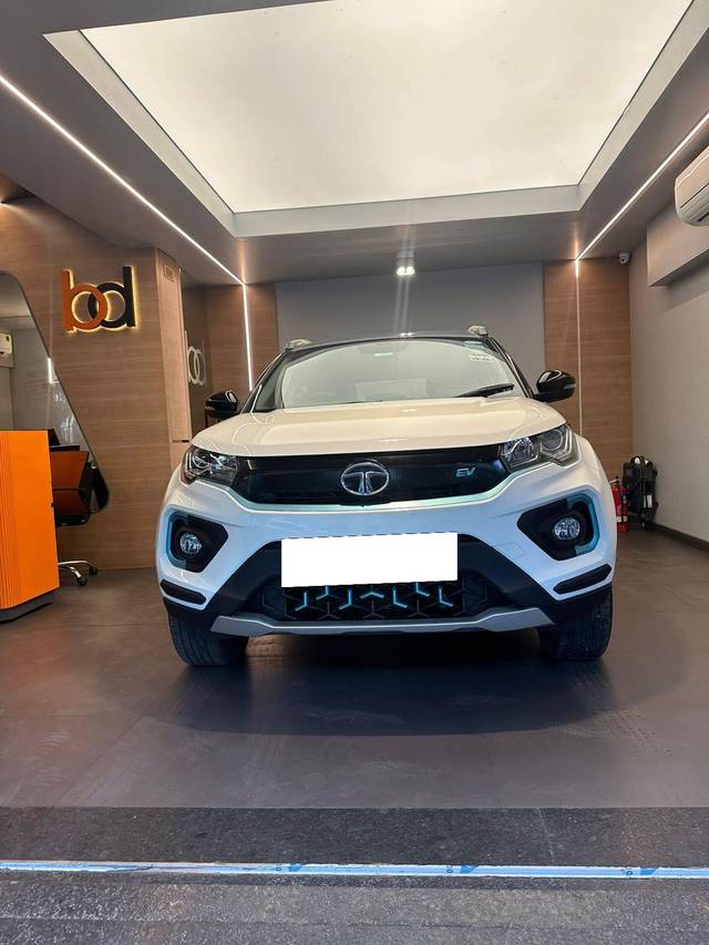 https://images10.gaadi.com/usedcar_image/4194495/original/processed_ec1d0bd5270922ada563d2c5aa281d3a.jpeg?imwidth=6401