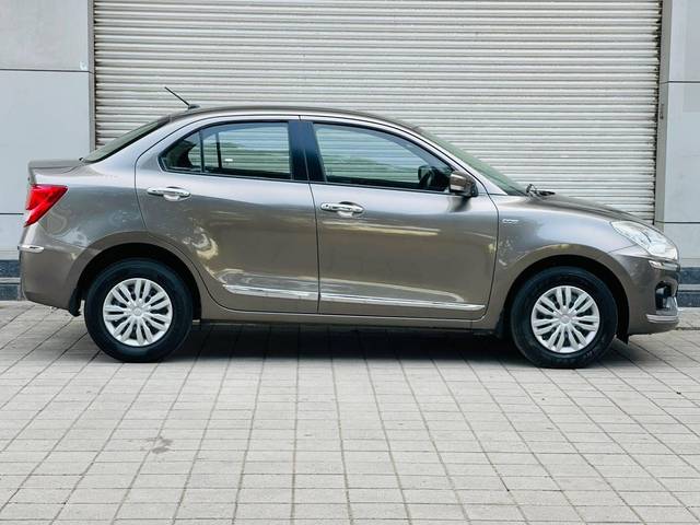 https://images10.gaadi.com/usedcar_image/4194535/original/processed_79bac079fa010dc3f870390cc68a627f.jpg?imwidth=6401