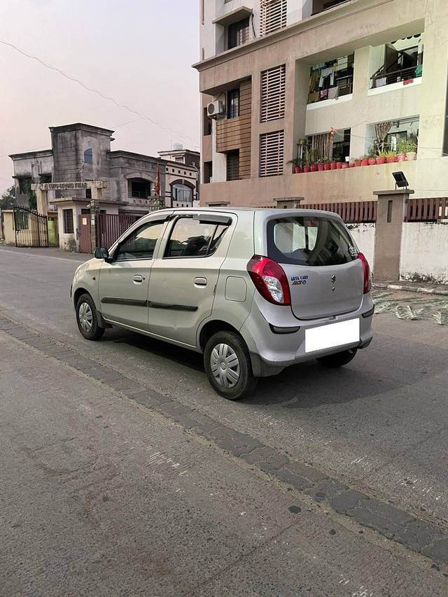 https://images10.gaadi.com/usedcar_image/4194546/original/processed_6a2887a32ba2139e3c9e543f05e8b3f5.jpg?imwidth=6402