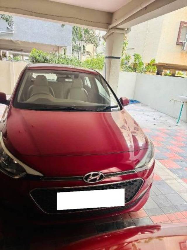 https://images10.gaadi.com/usedcar_image/4195004/original/processed_307ecd19-14b9-4832-a40a-e446a1cb552a.jpg?imwidth=6402