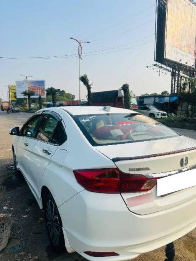 https://images10.gaadi.com/usedcar_image/4195055/original/processed_ca23cb98-8bf3-4632-8662-8dfddff0109d.jpg?imwidth=6400