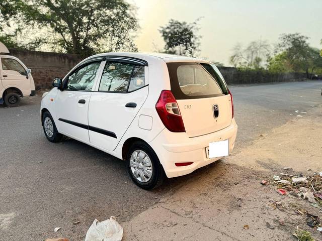 https://images10.gaadi.com/usedcar_image/4195144/original/processed_9d13a898ab5f239dfb4c0ac618831df1.jpg?imwidth=6402