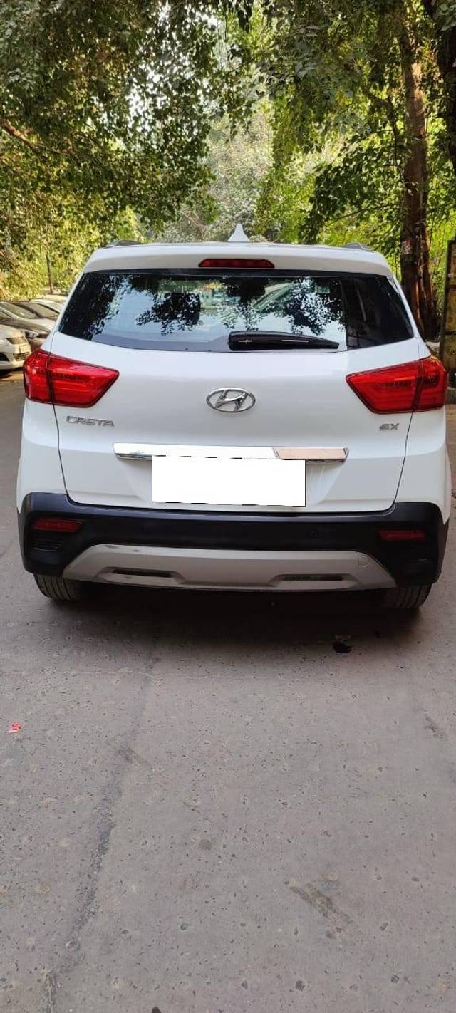 https://images10.gaadi.com/usedcar_image/4195244/original/processed_125eae4352324daf77aac6bafdd197f3.jpg?imwidth=6402