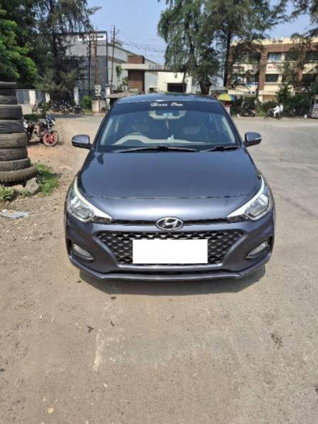 https://images10.gaadi.com/usedcar_image/4195276/original/processed_65be35cb-fe50-4353-88d3-88fc043439cc.jpg?imwidth=6402