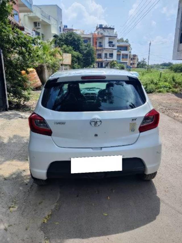 https://images10.gaadi.com/usedcar_image/4195306/original/processed_d2738273-c6d0-4ea6-8ce7-81e3523ab1ea.jpg?imwidth=6401