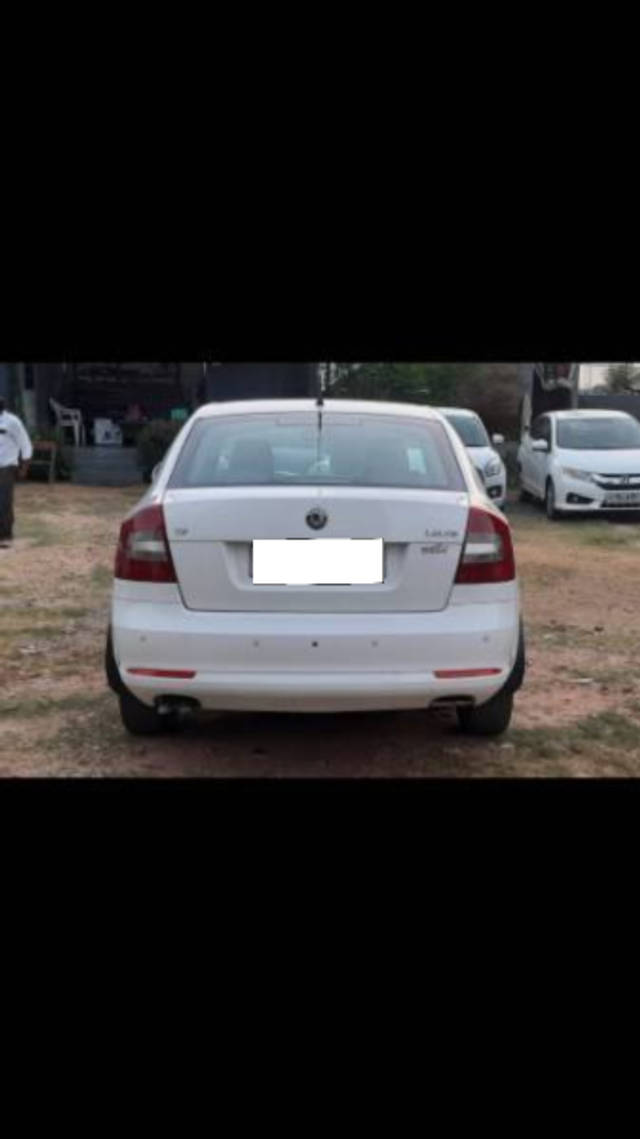 https://images10.gaadi.com/usedcar_image/4195362/original/processed_cdb7dcb9-f759-4380-95e3-3e65b1778d62.png?imwidth=6401