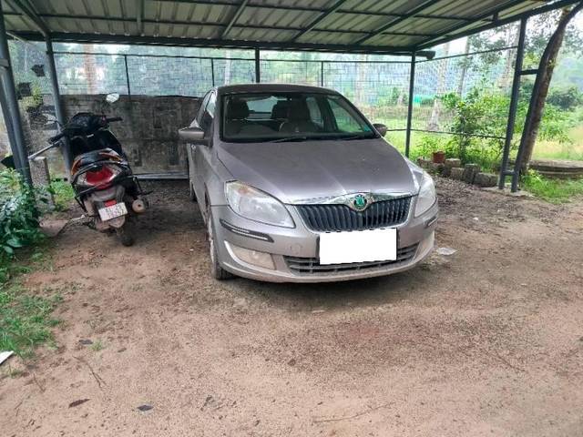 https://images10.gaadi.com/usedcar_image/4195397/original/processed_1f512d11-0cd8-4ed2-8798-093c1f4a17a8.jpg?imwidth=6400