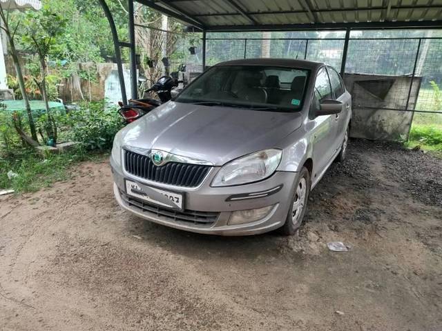 https://images10.gaadi.com/usedcar_image/4195397/original/processed_d2fdf1f0-503c-4e72-9c9a-b56d00a5cb63.jpg?imwidth=6401