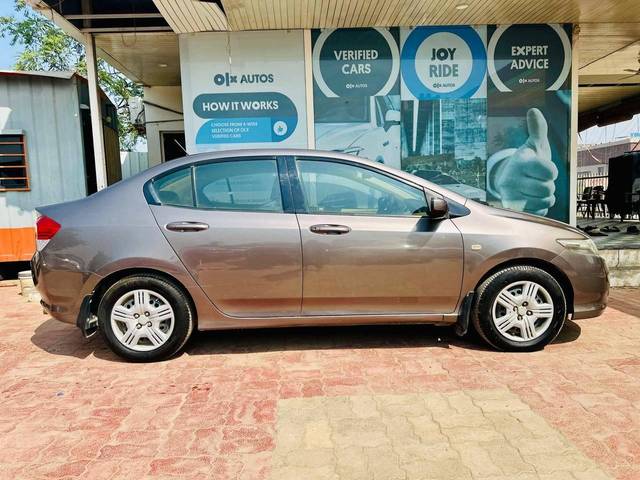 https://images10.gaadi.com/usedcar_image/4195407/original/processed_0277abfb5836534f6f2a15cdcea39738.jpg?imwidth=6401