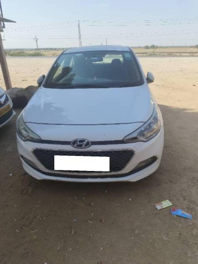 https://images10.gaadi.com/usedcar_image/4195434/original/processed_6831671b-bfa7-4c8f-93ef-f1e693a884f7.jpg?imwidth=6400