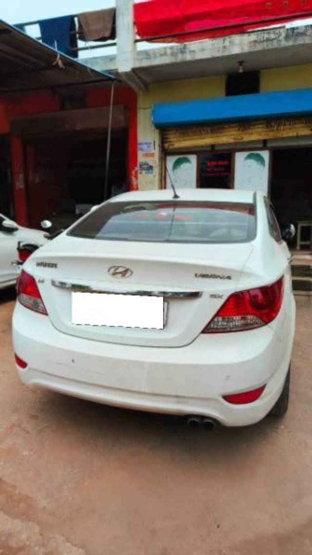 https://images10.gaadi.com/usedcar_image/4195473/original/processed_1b81b815-8dce-4b3e-8d8a-74010b2656d0.jpg?imwidth=6402