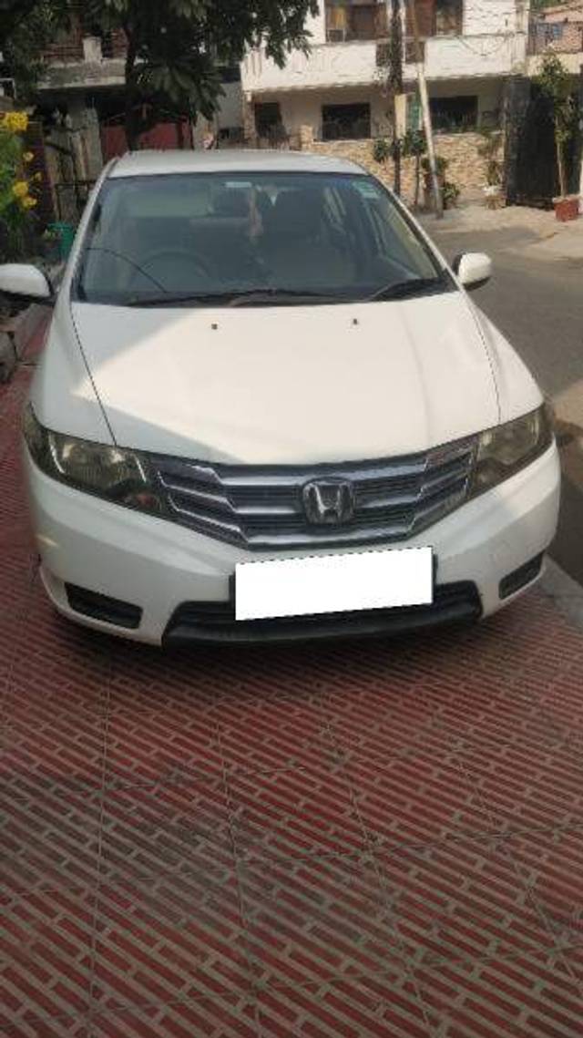 https://images10.gaadi.com/usedcar_image/4195515/original/1c889d3fabadc65149710670d1ec8232.jpg?imwidth=6400