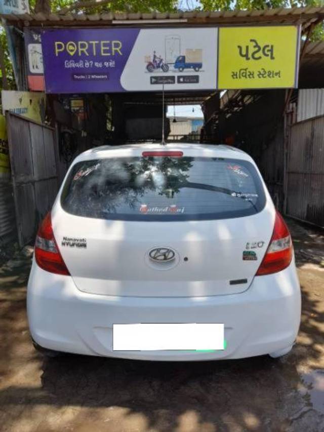 https://images10.gaadi.com/usedcar_image/4195557/original/processed_a7957b2d-6b68-4f4b-8319-3154f5c0fa9e.jpg?imwidth=6401