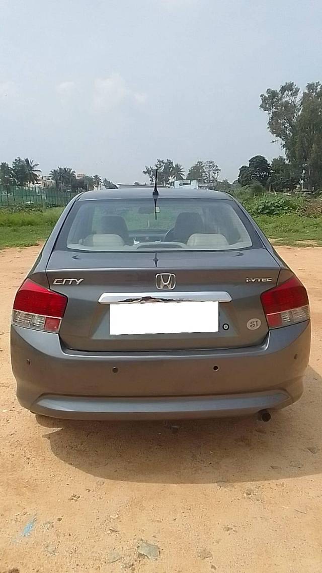 https://images10.gaadi.com/usedcar_image/4195662/original/processed_656ac0df7654bb5122f2b6808065c5d7.jpg?imwidth=6402