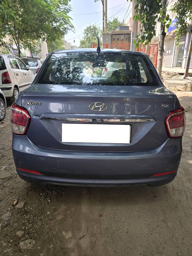 https://images10.gaadi.com/usedcar_image/4195755/original/processed_3795cd6aca627b9bf2d04d736bdb56eb.jpg?imwidth=6402