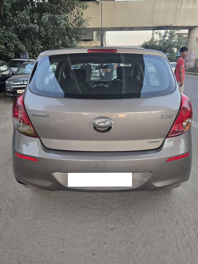 https://images10.gaadi.com/usedcar_image/4195762/original/processed_92b5d8af3a9d2e8888cd4ca79b3152e8.jpg?imwidth=6401