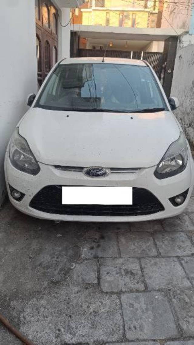 https://images10.gaadi.com/usedcar_image/4195768/original/processed_df4ad541-aaa4-4fc2-86ec-27d9880f1e68.jpg?imwidth=6400